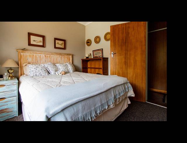 5 BEDROOM HOUSE FOR SALE IN MONDEOR